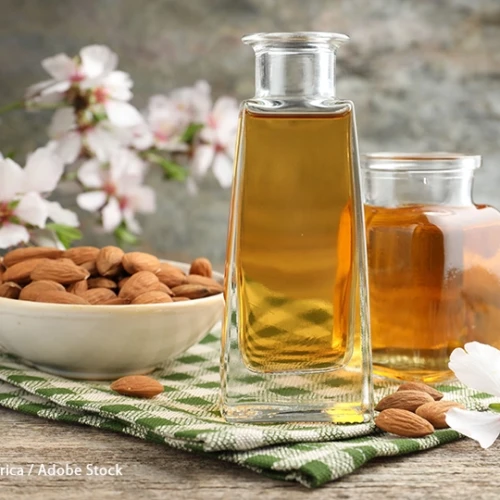 アーモンドの花とアーモンドオイル