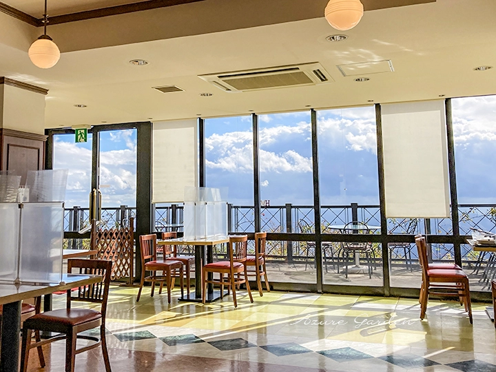 ガーデンミュージアム比叡のカフェ店内