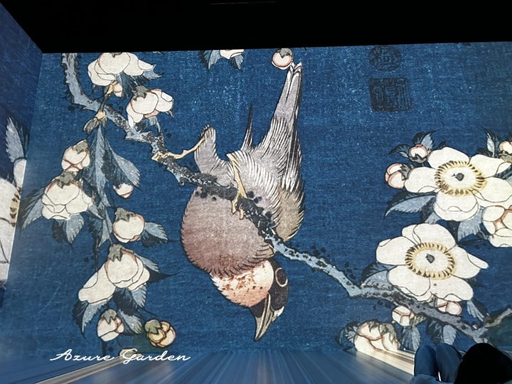 北斎《鶯と枝垂れ桜》。花と小鳥を描いた日本美術