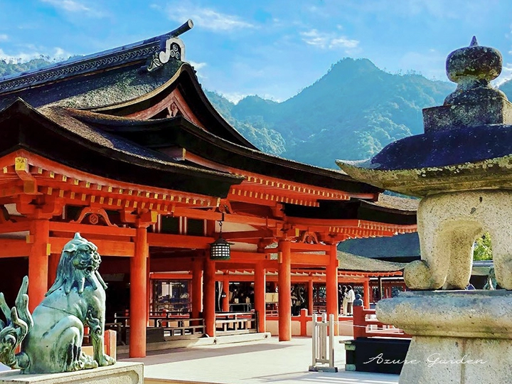 厳島神社の社殿に見る朱色