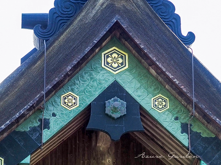 出雲大社の社殿の装飾に見る緑青。