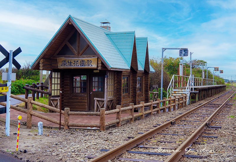 レトロな駅舎の原生花園駅