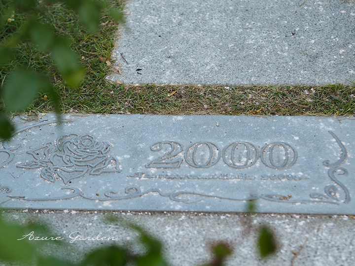 2000年代に作出されたバラのエリアを表すサイン