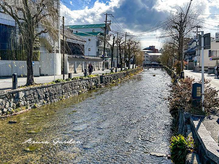 三条通り白川にて