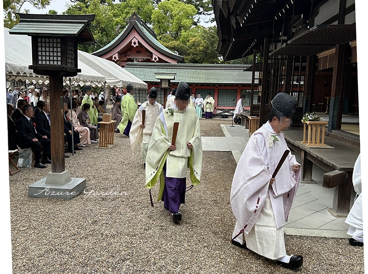 儀式に臨む神職たち。